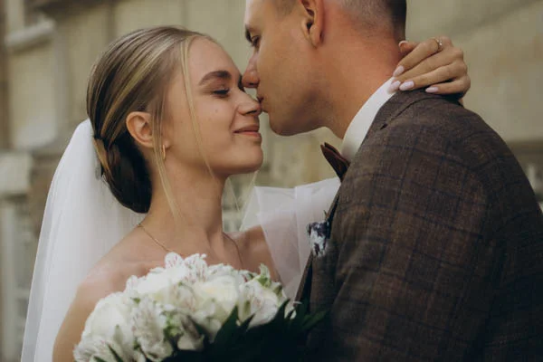 Best Devotionals for 20 Somethings -  young bride and groom